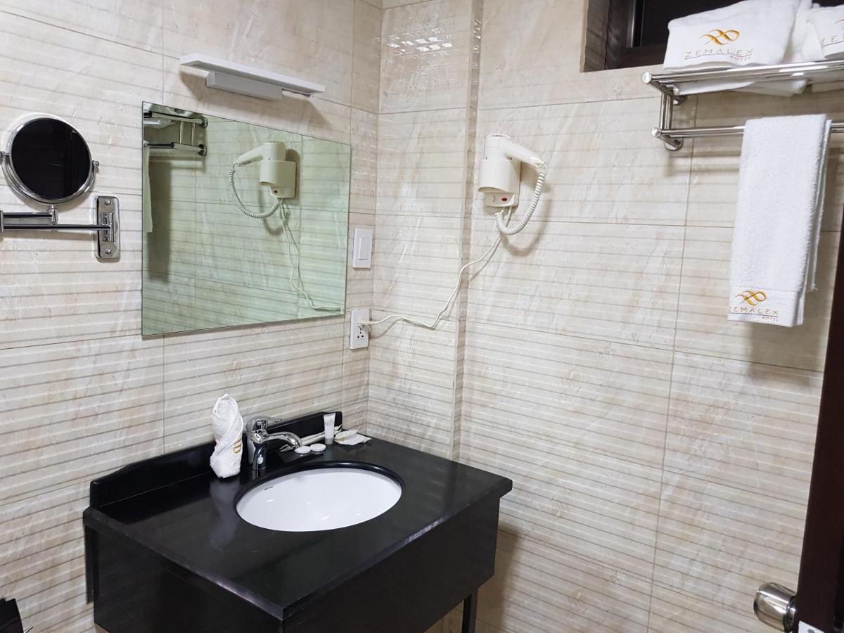 Zemalex Hotel Addis Ababa Bagian luar foto